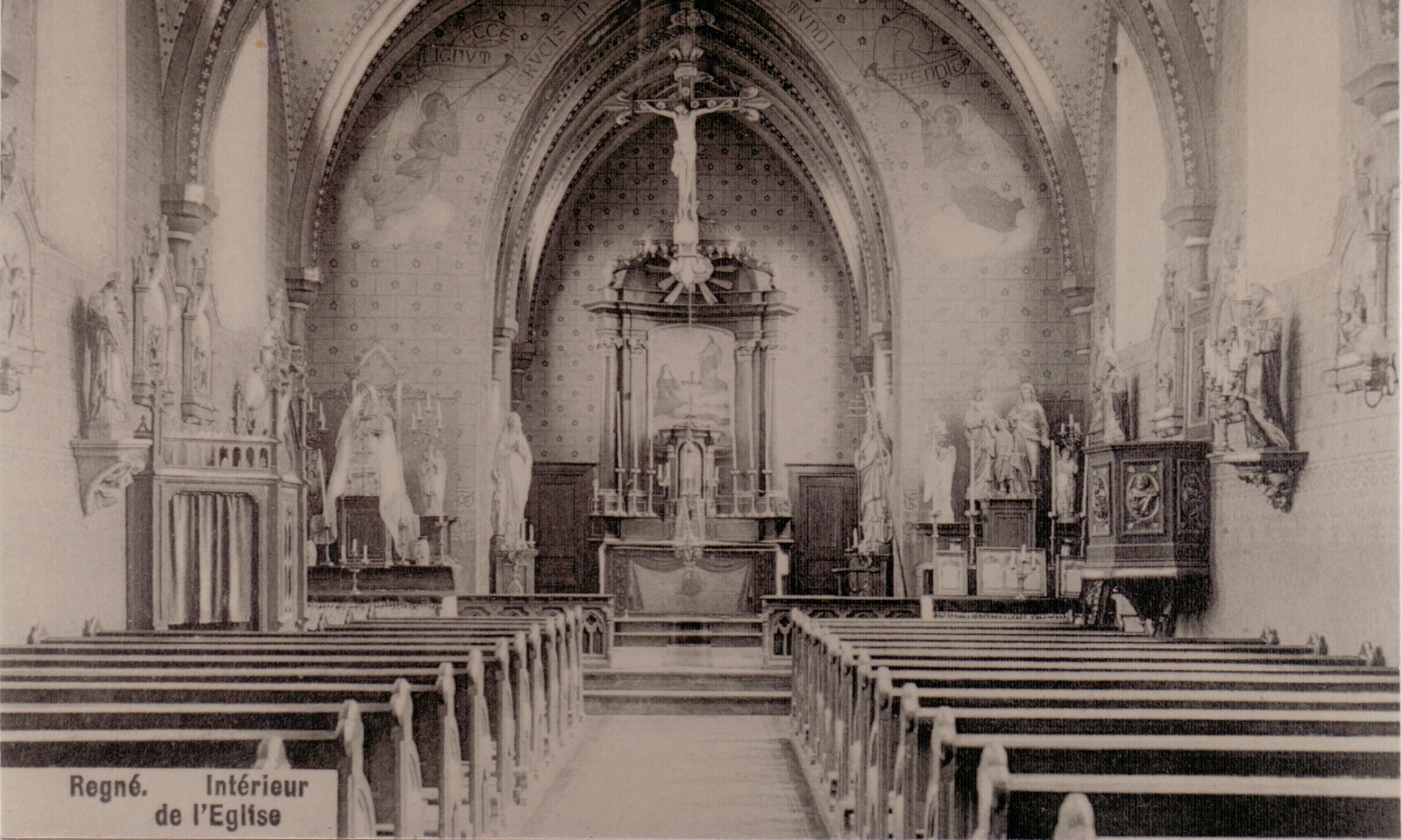 Intérieur de l'église vers 1920