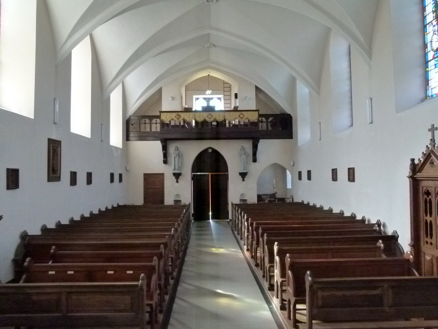 Intérieur de l'église — la nef